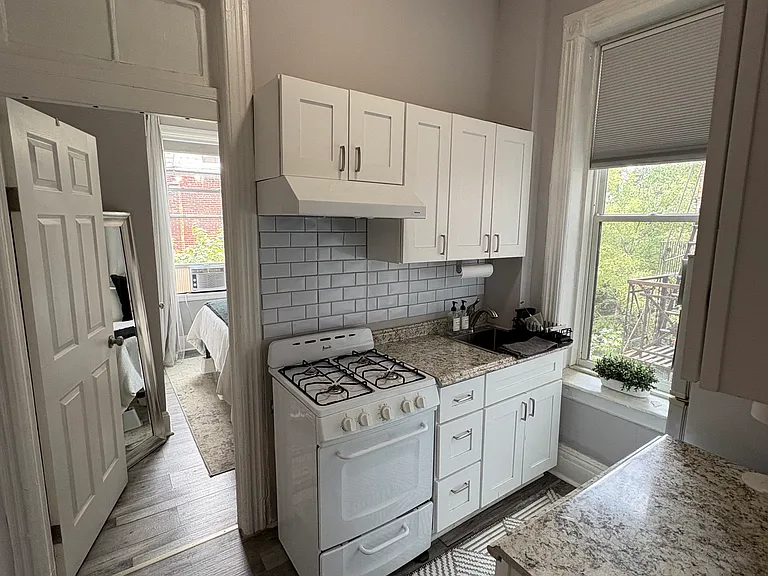 817 Washington St #15 — Photo 3