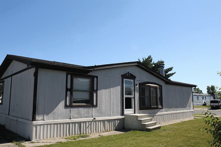 1st image of 93 Woodlot Ct