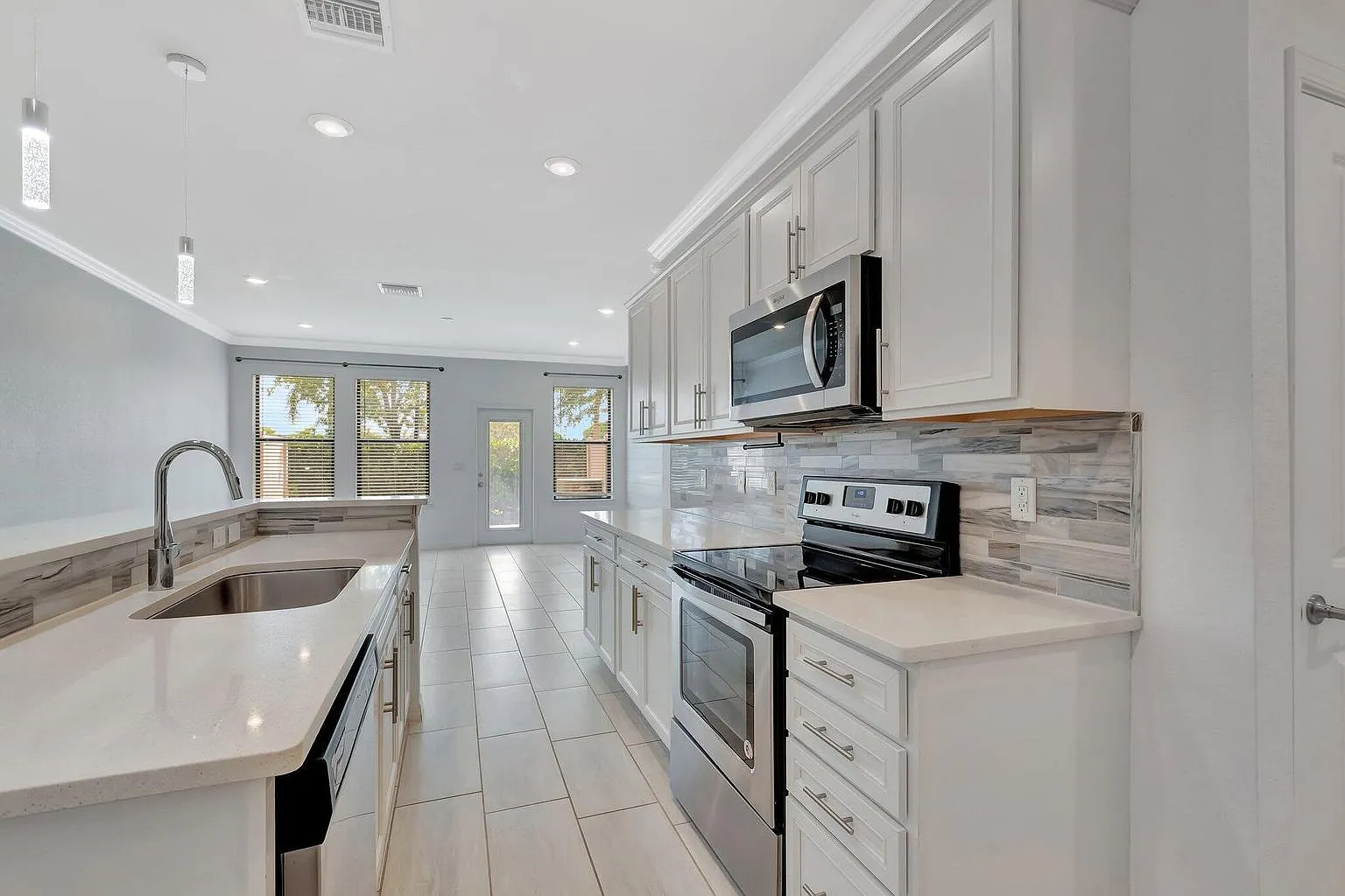 3 bed, 1655 sqft, $2,800 — Photo 2