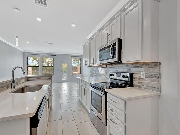 2nd image of 2854 Bard St