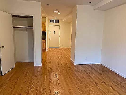 5th image of 506 Washington Ave APT 301