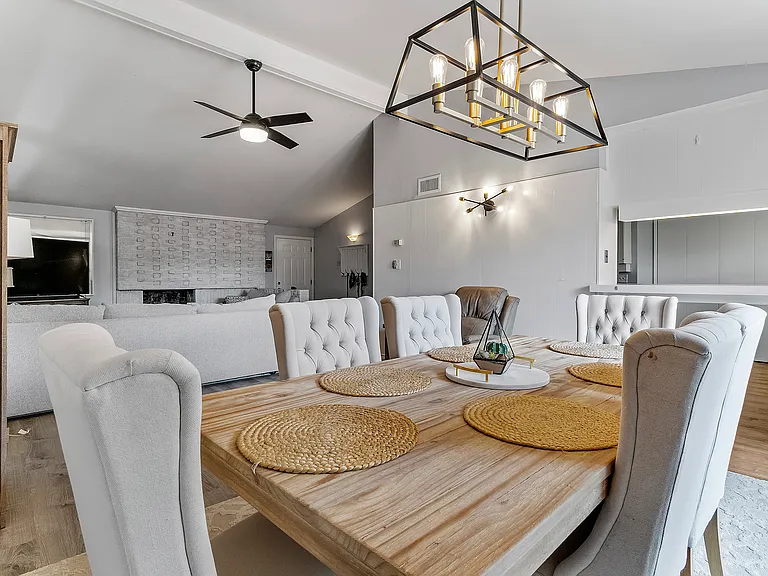 1511 Meadow View Dr — Photo 10