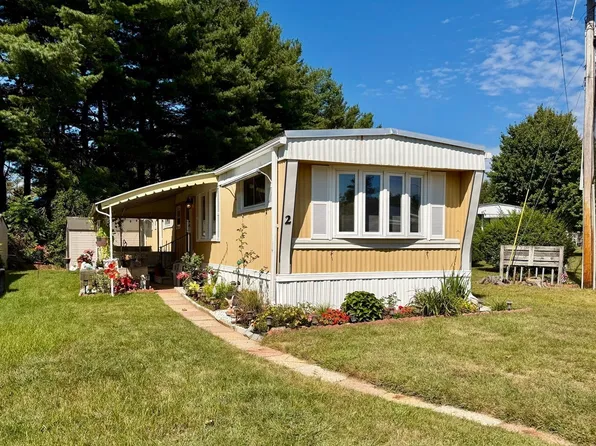 735 Memorial Dr Trailer 2, Chicopee, MA 01020