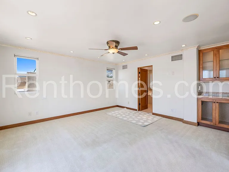 2940 Columbia St — Photo 40
