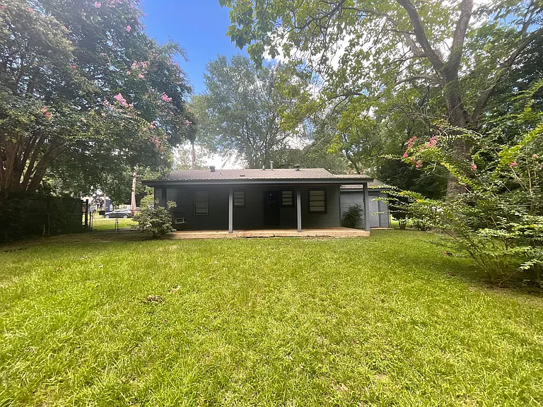 3858 Sherwood Dr — Photo 11