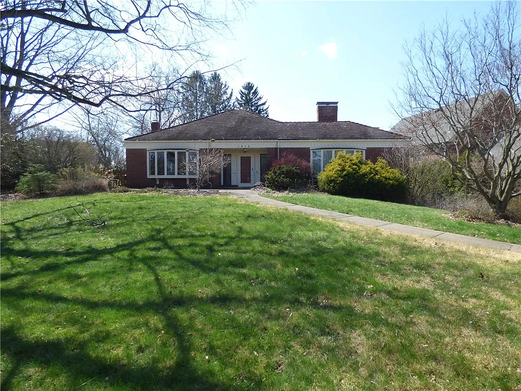 1216 Washington Rd photo 1