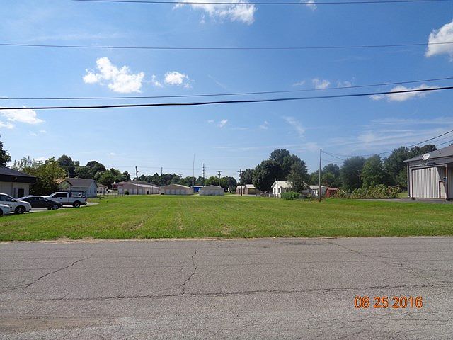 1st image of 32 Bassett Ave