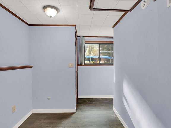 3rd image of 7915 Broadview Dr
