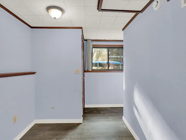 7915 Broadview Dr — Photo 3