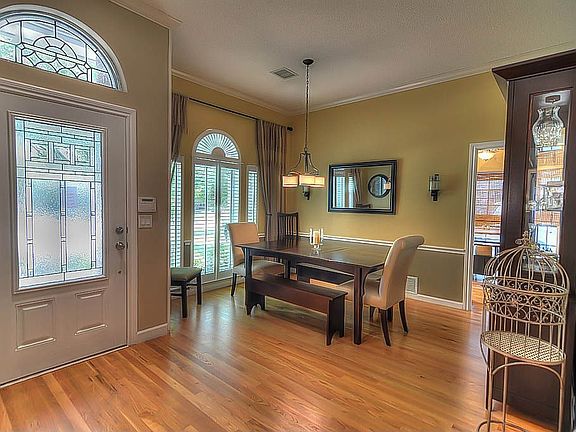 4th image of 1013 Sandy Creek Dr