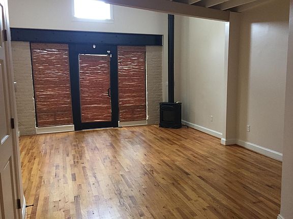 3rd image of 9 N Vine St
