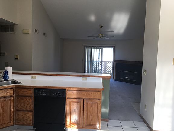 4th image of 748 Tollis Pkwy #C