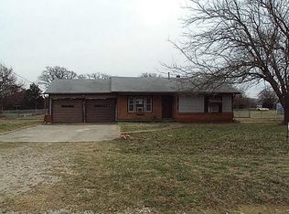 411 Jack Grace Hill Rd, Bowie, TX 76230