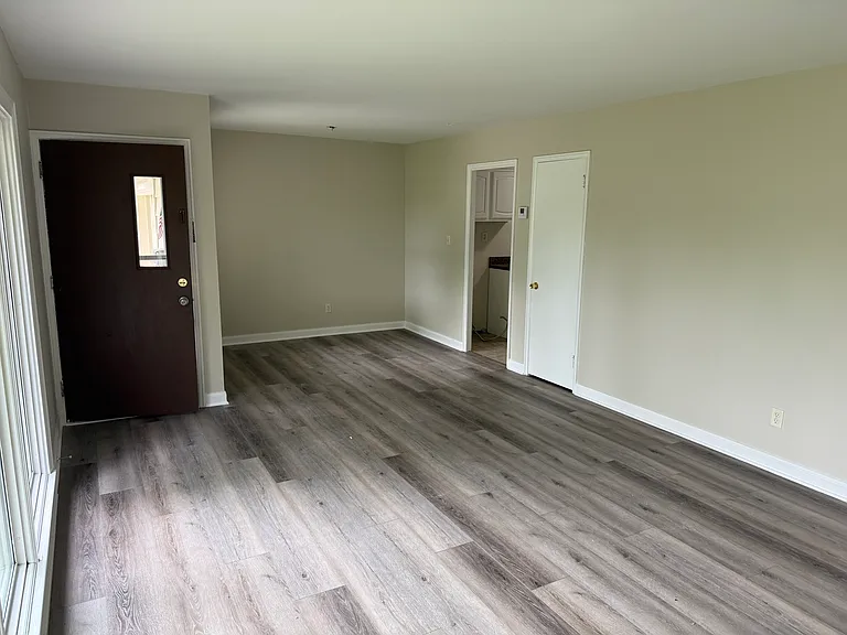 9047 Newkirk Dr — Photo 13