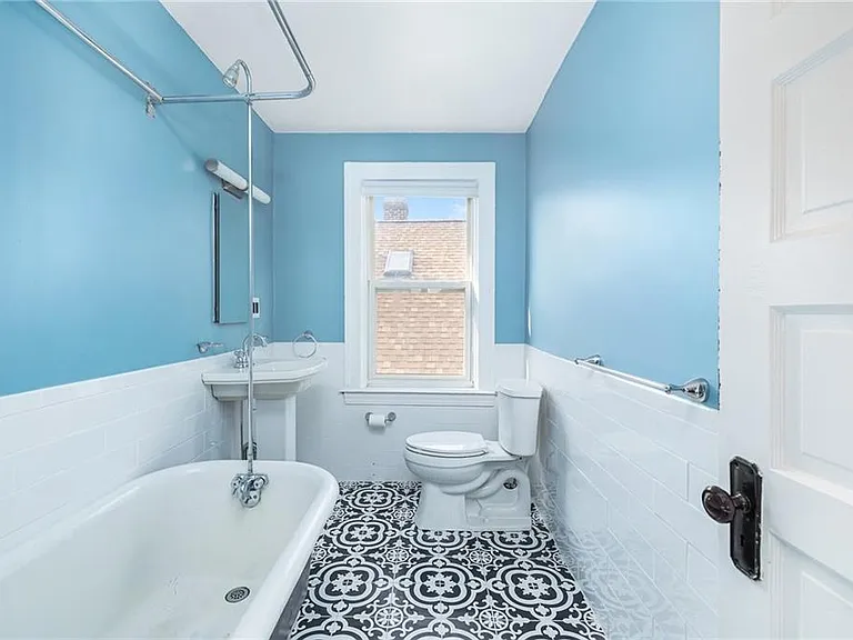 84 11th St #3 — Photo 8