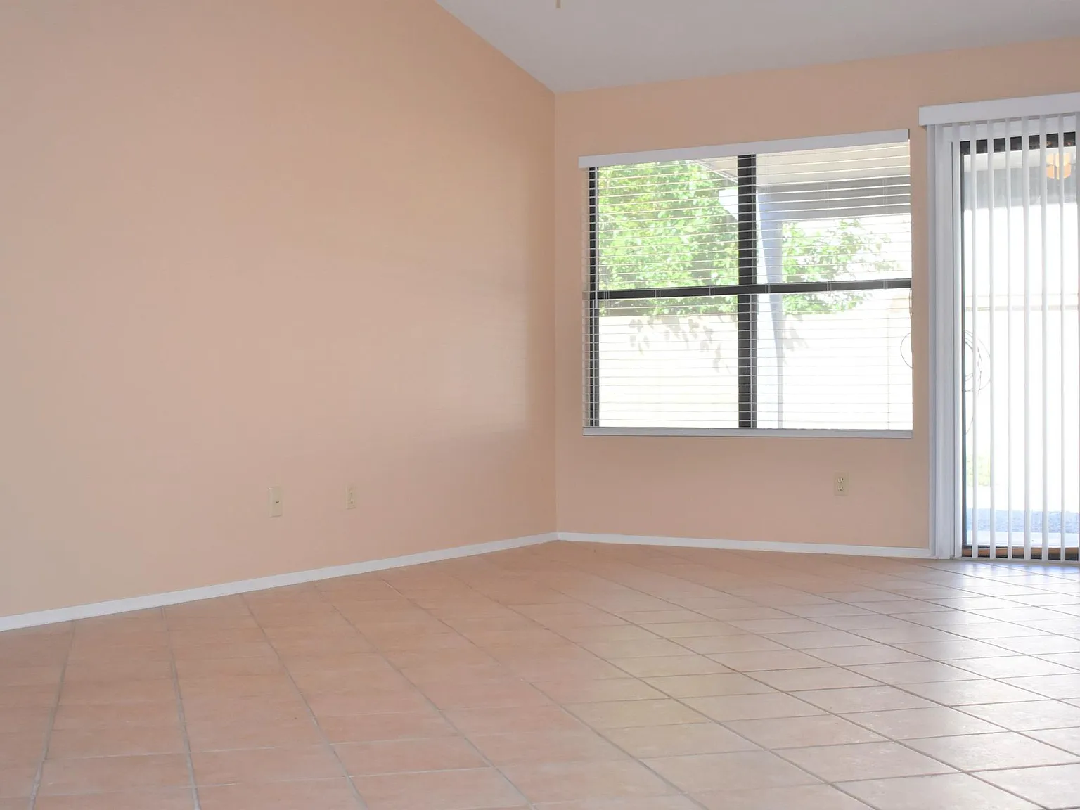 4 bed, 1818 sqft, $2,250 — Photo 3