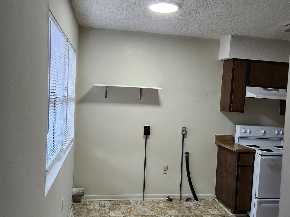 Washer/Dryer Hook Ups