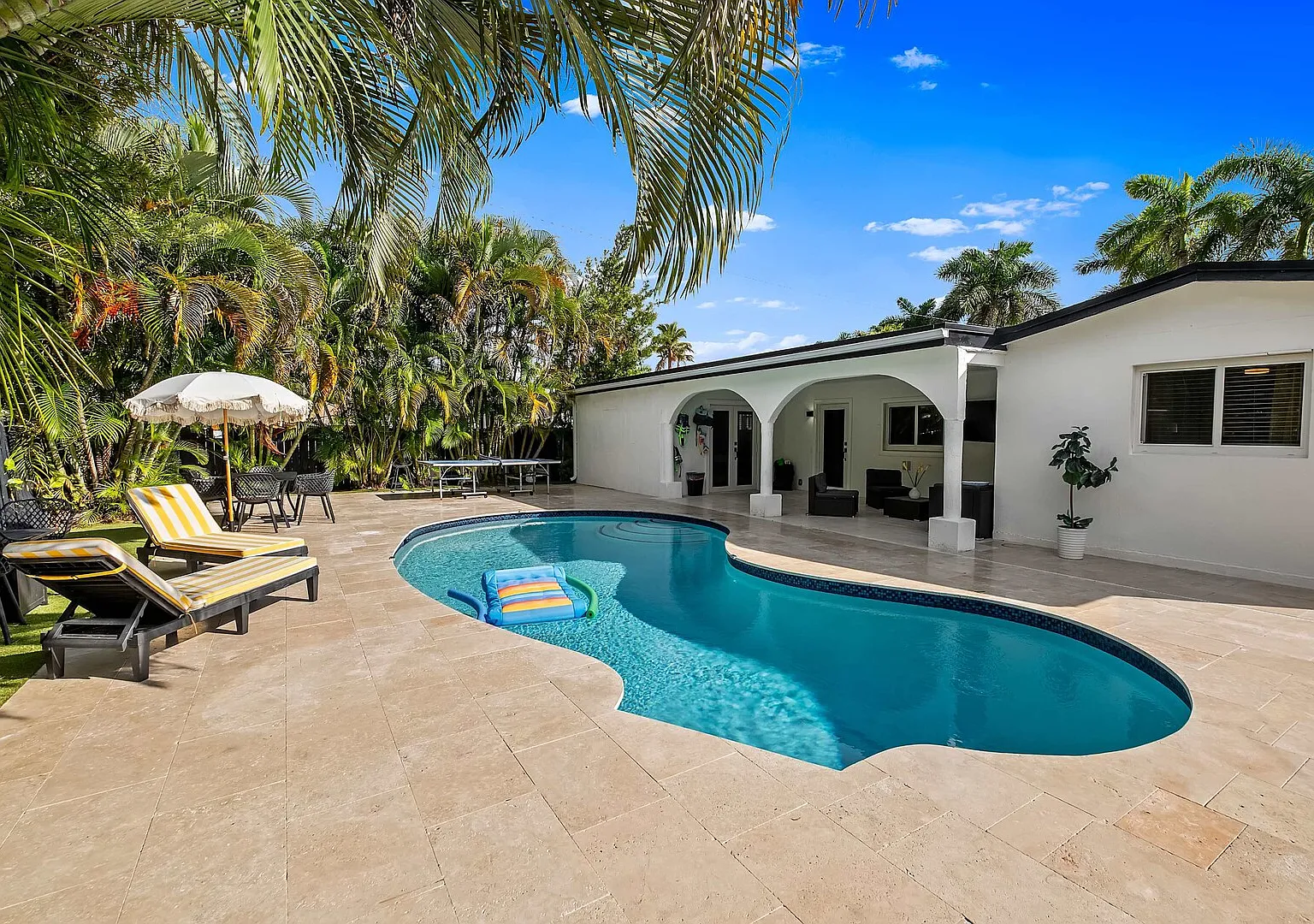 Heated Pool 5BR Sleeps 14 Game Room Near Beach — Photo 1