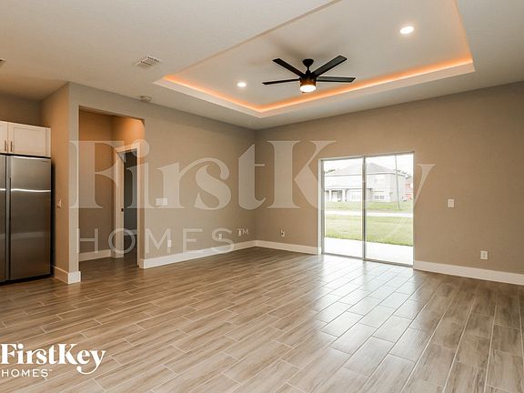 5th image of 327 Churchill Ct