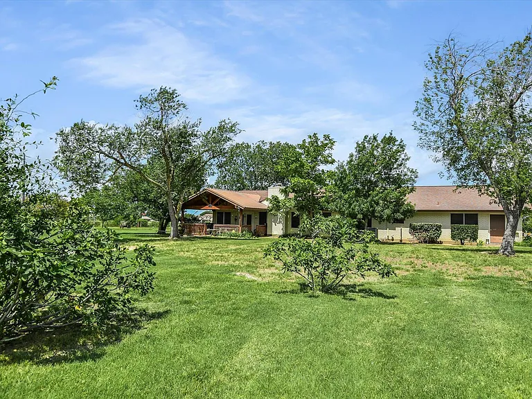 7 Brenda Ln — Photo 17