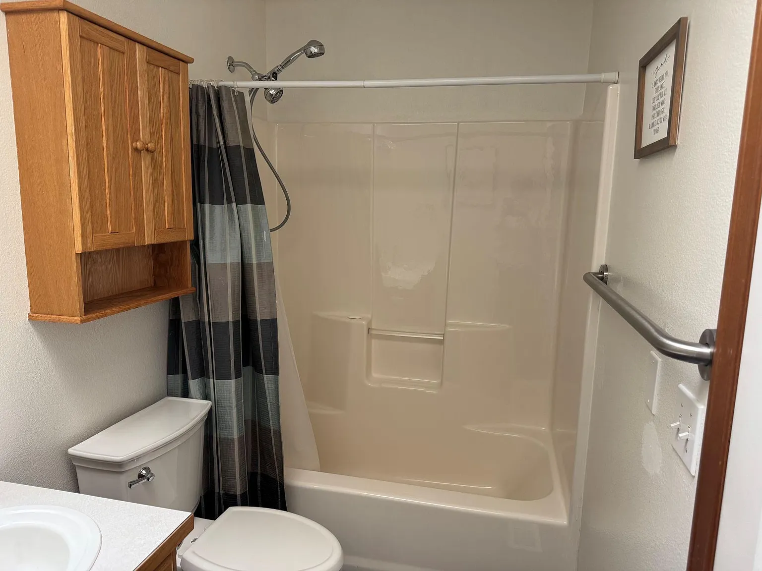 3 bed, 2.0 bath, 2553 sqft, $1,183 — Photo 4