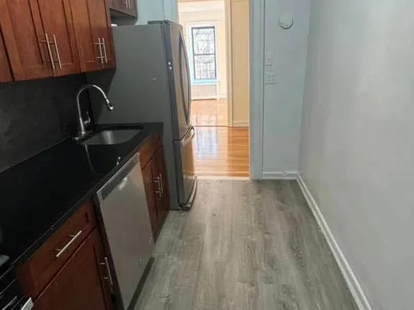 815 West 181st Street image 3 of 29