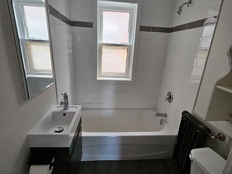 983 Main St E #1 — Photo 8