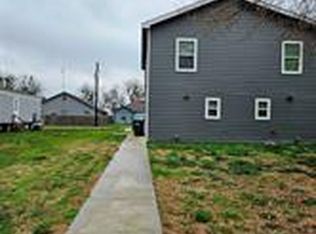305 Anderson St #A, Smithville, TX 78957