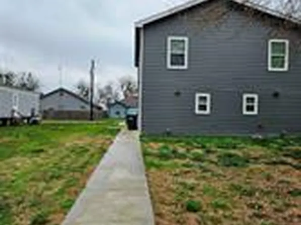 305 Anderson St #A, Smithville, TX 78957