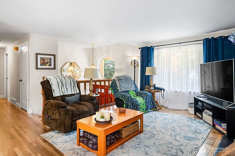 3rd image of 17629 72nd Avenue W