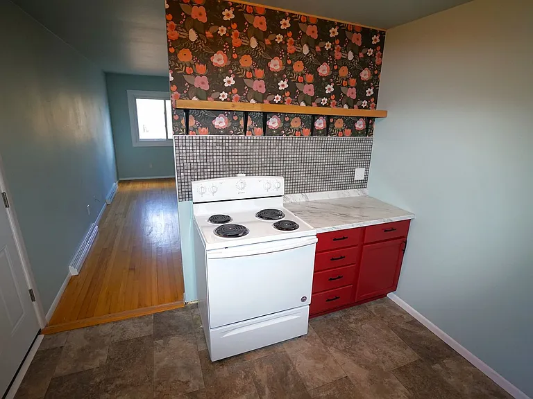 2410 Superior St — Photo 6