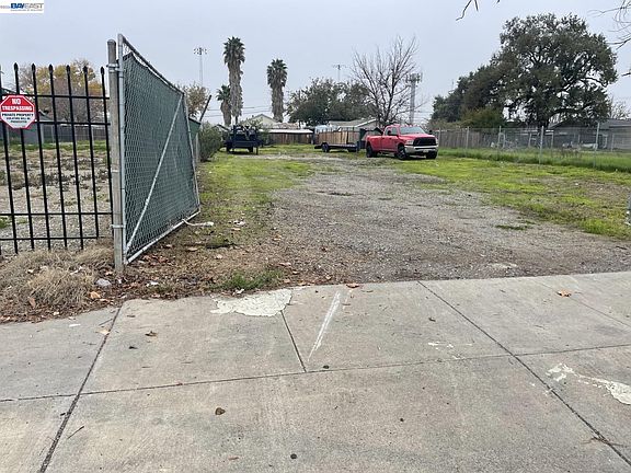 4th image of 522 W Grant Line Rd