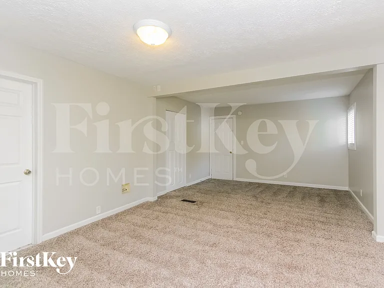 1281 Tree Top Ln — Photo 11
