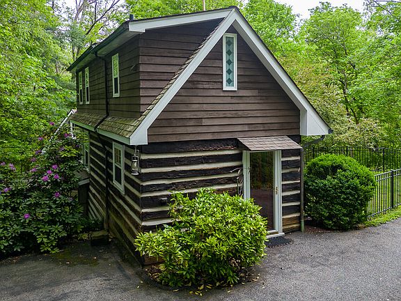 2nd image of 301A Overhill Dr