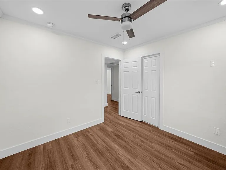 402 Erie Ave — Photo 46