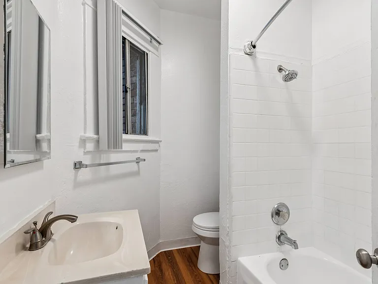 1220 S. Olive St. — Photo 23