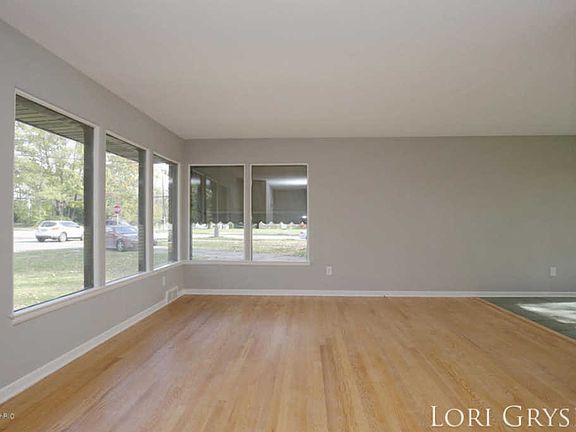 4th image of 1556 Kendall St SE