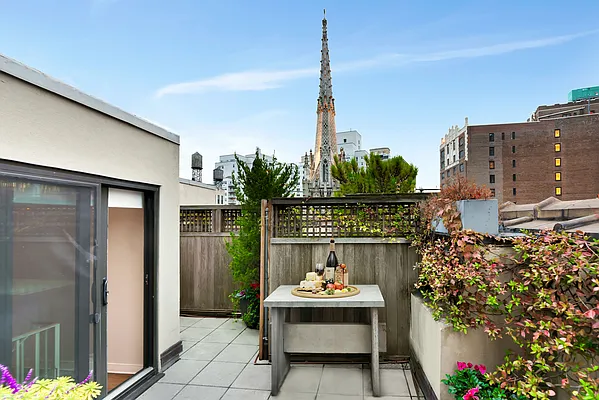 Sold by Compass | media 9