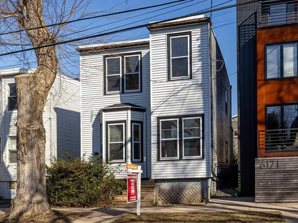 6173 Pepperell St, Halifax, NS B3H 2P1