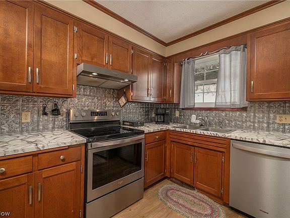 2nd image of 415 Springbrook Dr SW