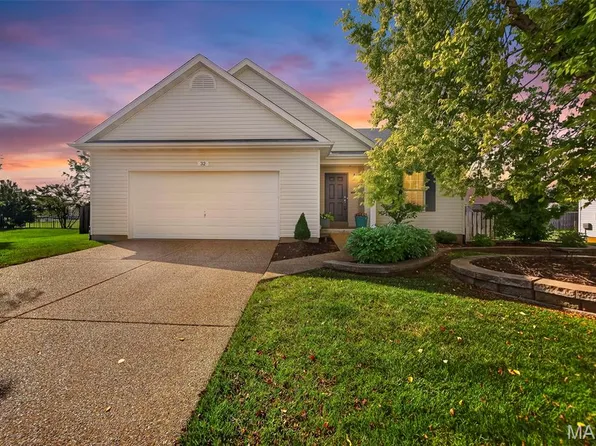 32 Pashia Ct, Wentzville, MO 63385