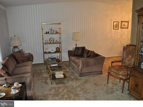 4th image of 2336 Borbeck Ave