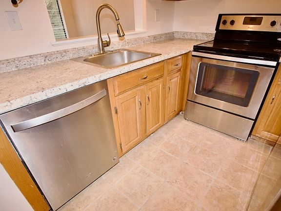 5th image of 32 Spruce Court