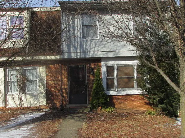 1221 Country Club Ct, Harrisonburg, VA 22802