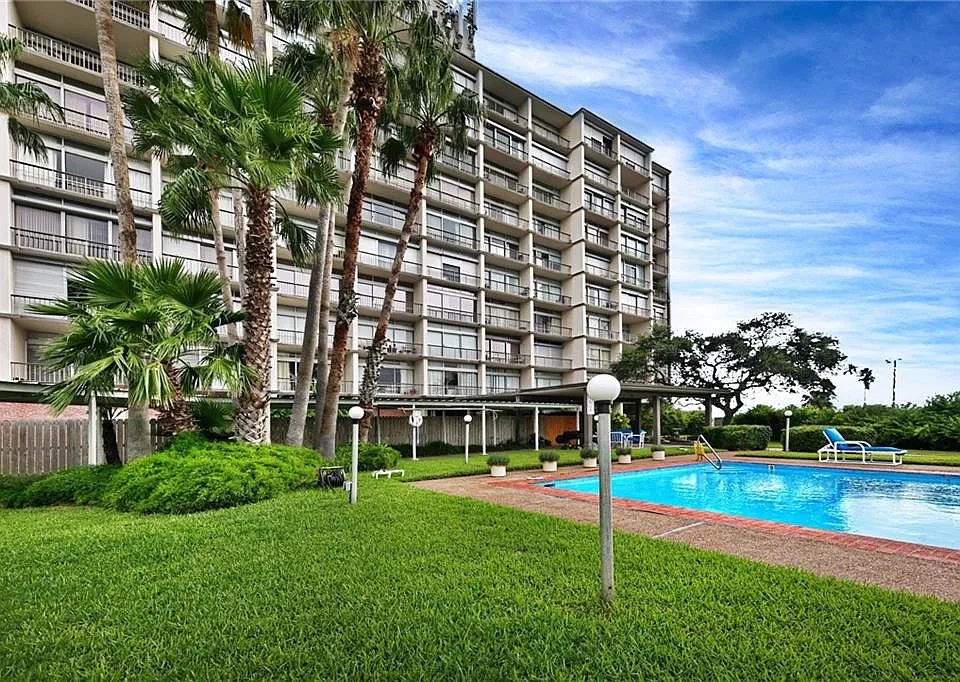 4600 Ocean Dr #305