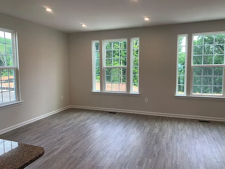 514 View Point Way — Photo 2
