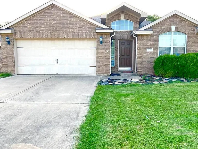 1800 Black Willow Trl — Photo 2