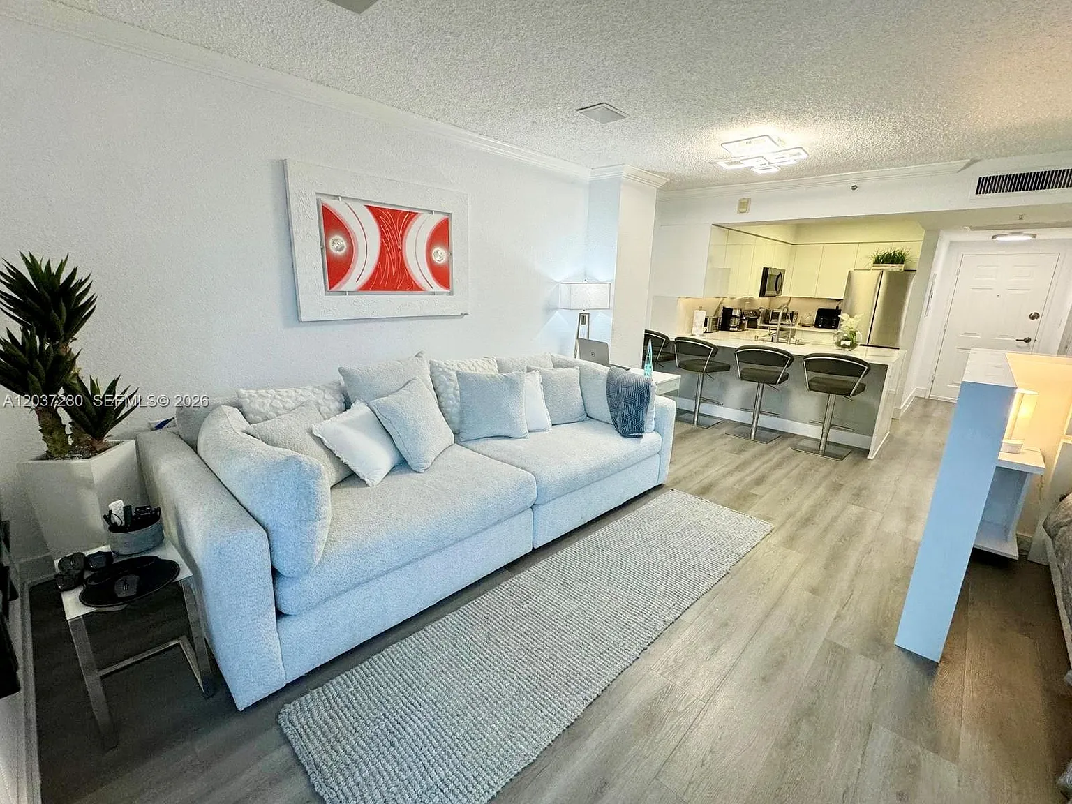 Wave Condo — Photo 4