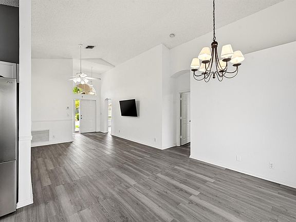 5th image of 1852 Capeside Cir