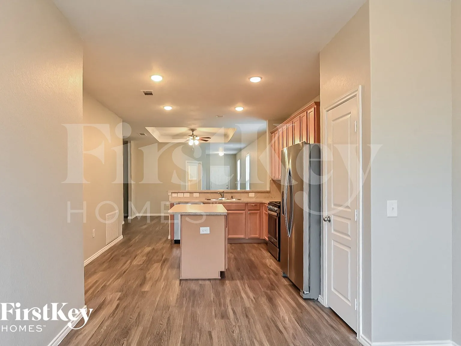 3 bed, 2.0 bath, 1560 sqft, $1,900 — Photo 4